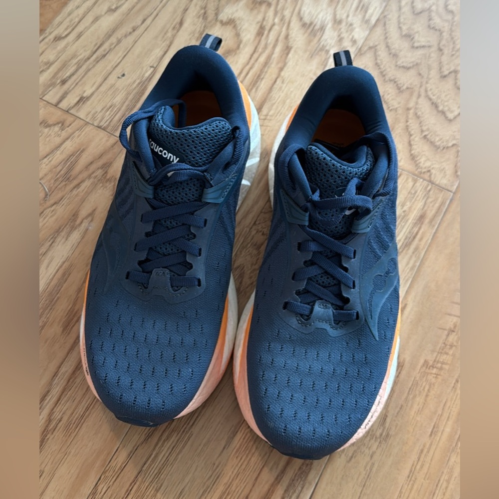Women’s Saucony Trirmph 22 Running Sneakers